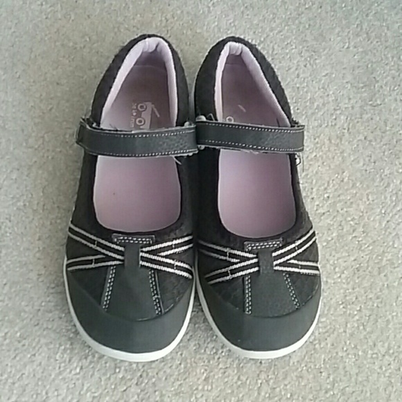 *SOLD* See kai run black washable shoes size 2.5 - Picture 3 of 4